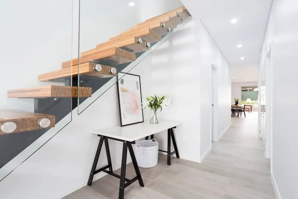 5 Bedroom Sydney Mansion with Parking - photo 11