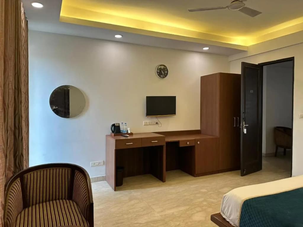 Hotel The Imperio - photo 2