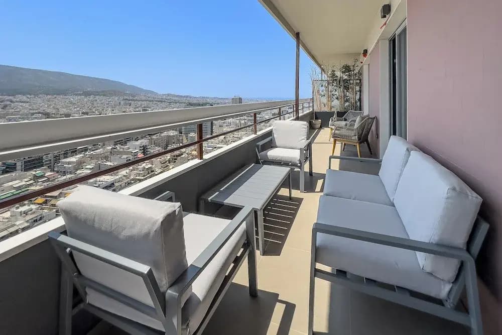 Phaedrus Living Apollo Skyview Penthouse - photo 15