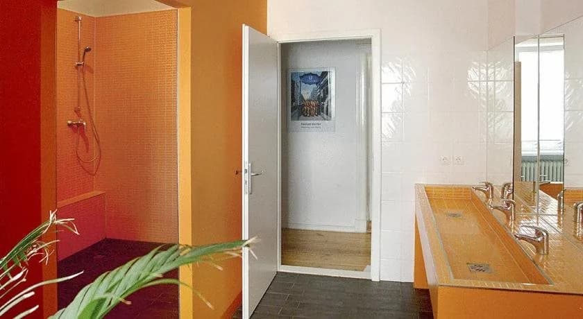 Hostel - photo 2