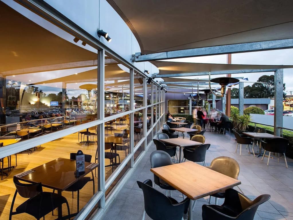 Nightcap at Sandown Park Hotel - photo 23