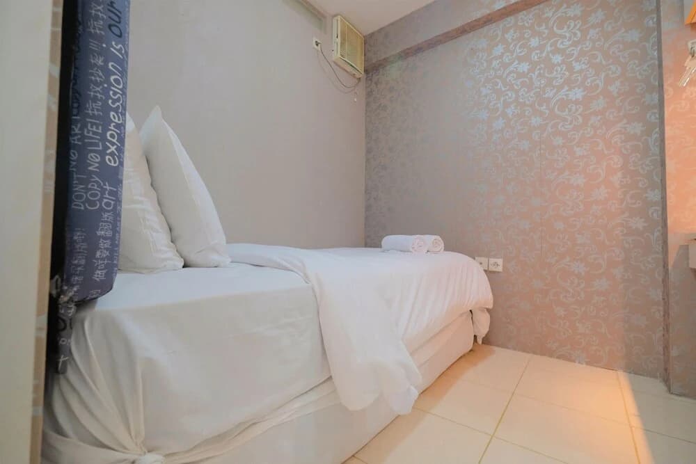 Emerald Functional 2BR Apartment Gading Nias - photo 3