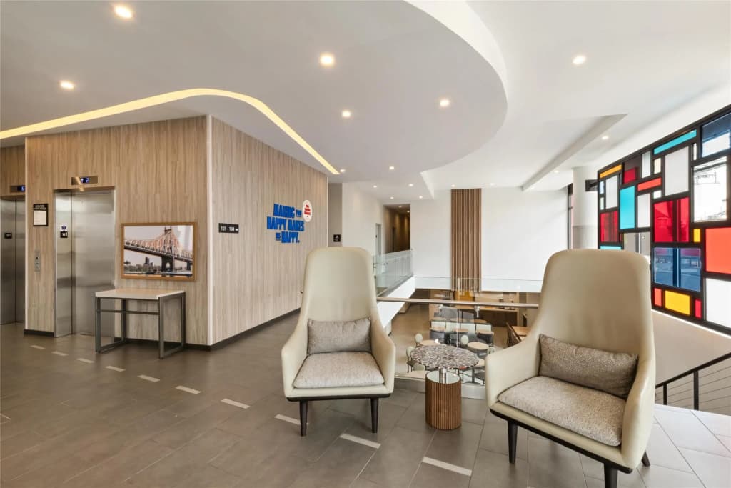 Hampton Inn Long Island City  NY - photo 18