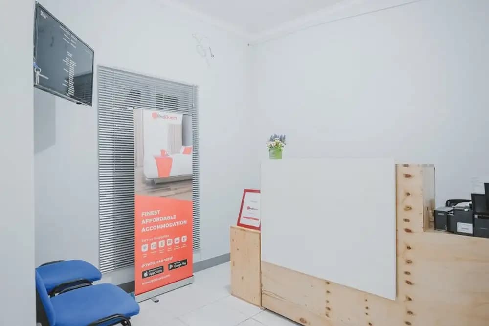 RedDoorz Syariah near Siloam Hospital Kebon Jeruk - photo 14