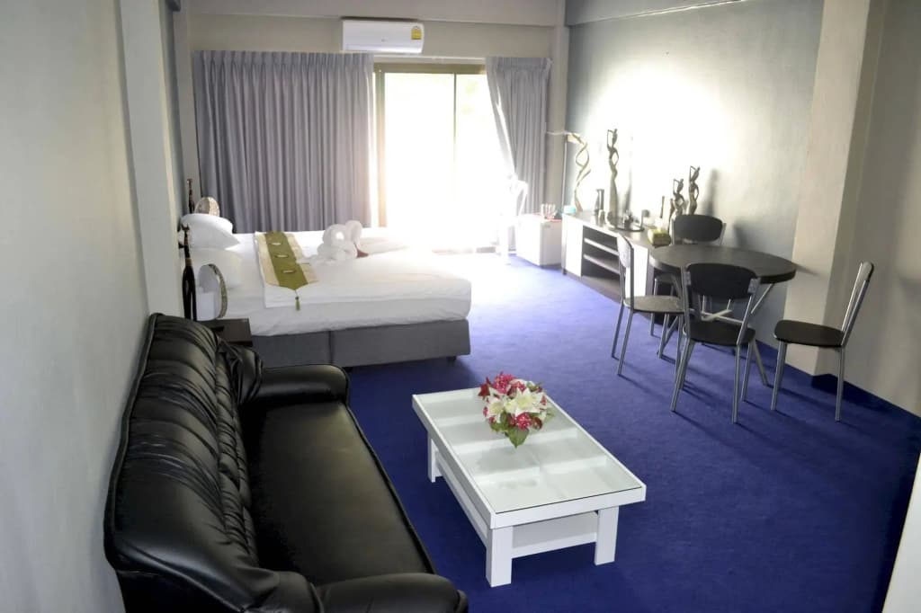 The Lounge Hotel - photo 5