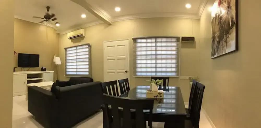 L Homestay - photo 2
