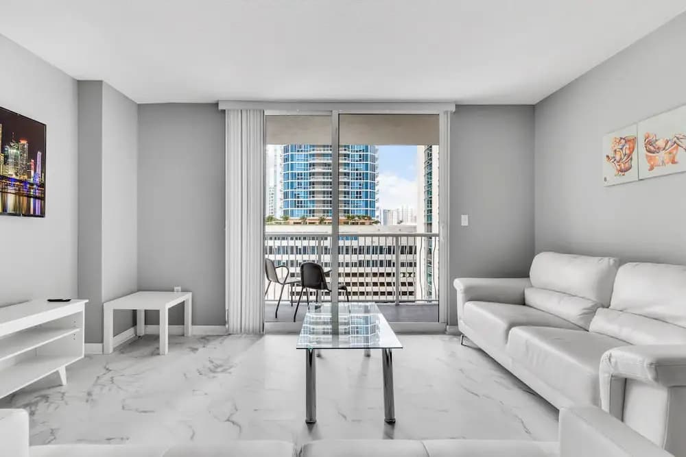 The Club at Brickell Bay Luxury Suites - photo 10