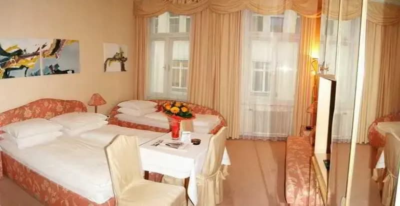 Schweizerhof Hotel - photo 21