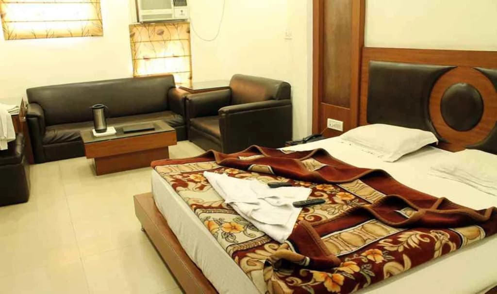 Hotel Lav-Kush - photo 4