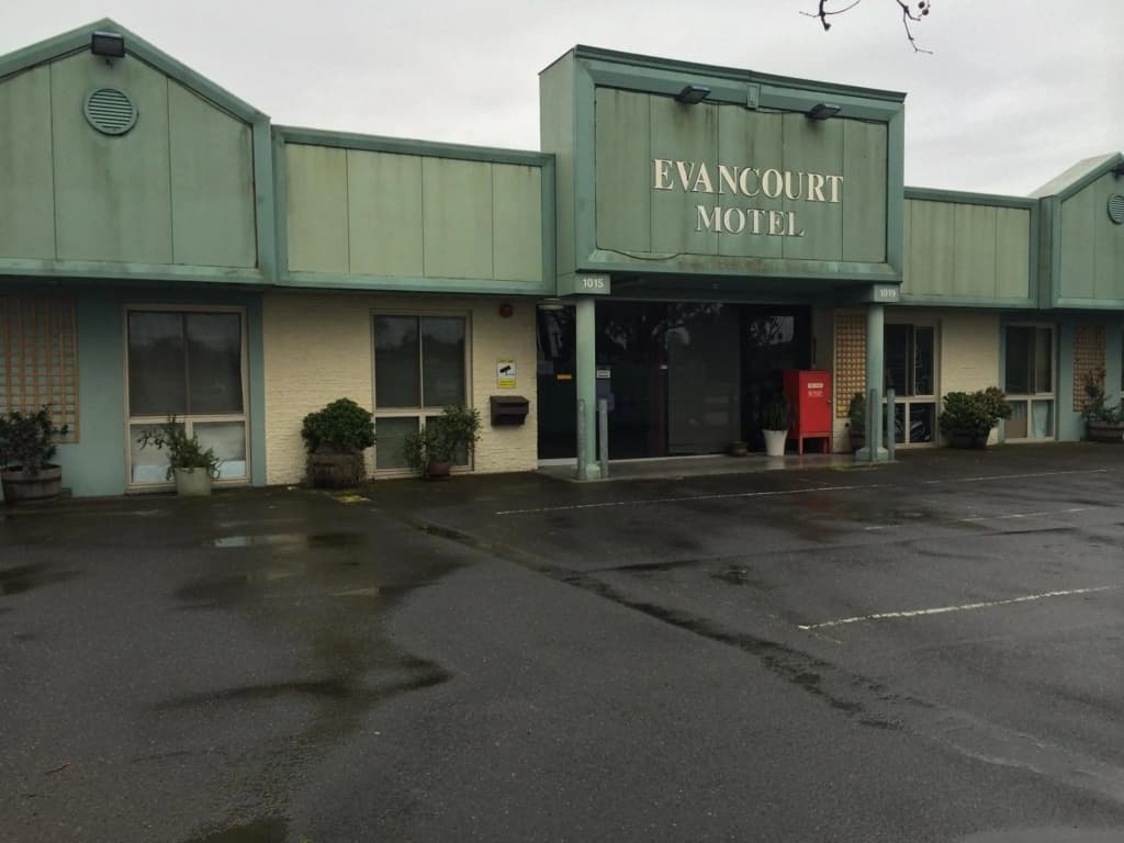 Evancourt Motel - photo 1