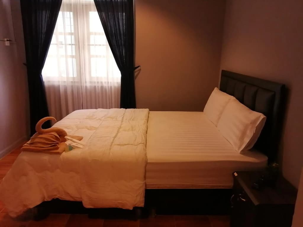 airport house - photo 6