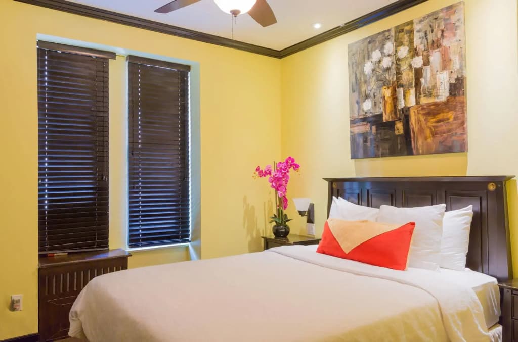 Broadway Hotel and Hostel - photo 7