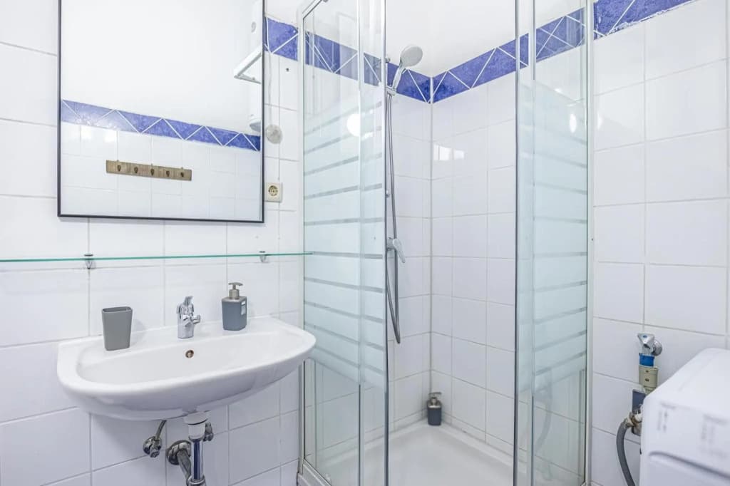 Cosy 1BR - Perfect for Long Stays - photo 9