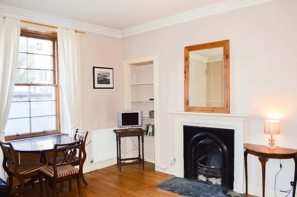 Peaceful 1 Bedroom Edinburgh Home - photo 8