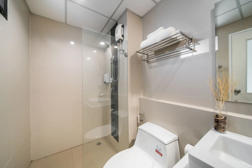 De Botan Srinakarin Hotel & Residence - photo 9
