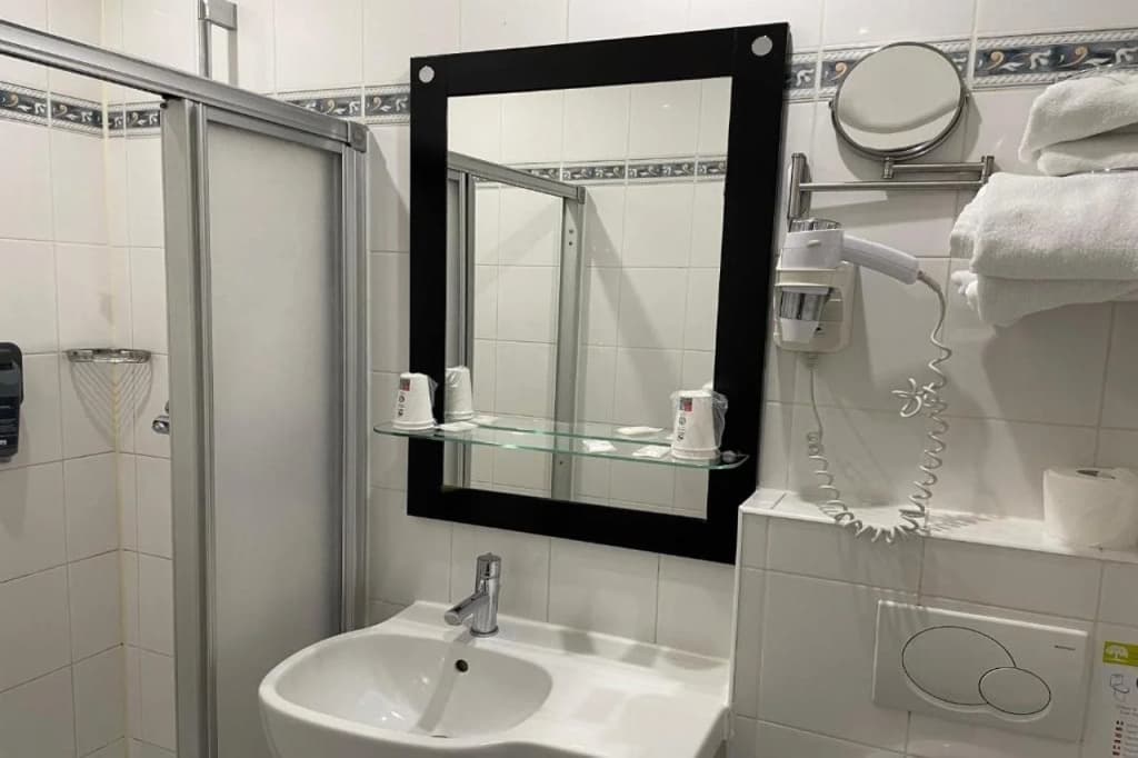 Hotel Lilas Gambetta - photo 8
