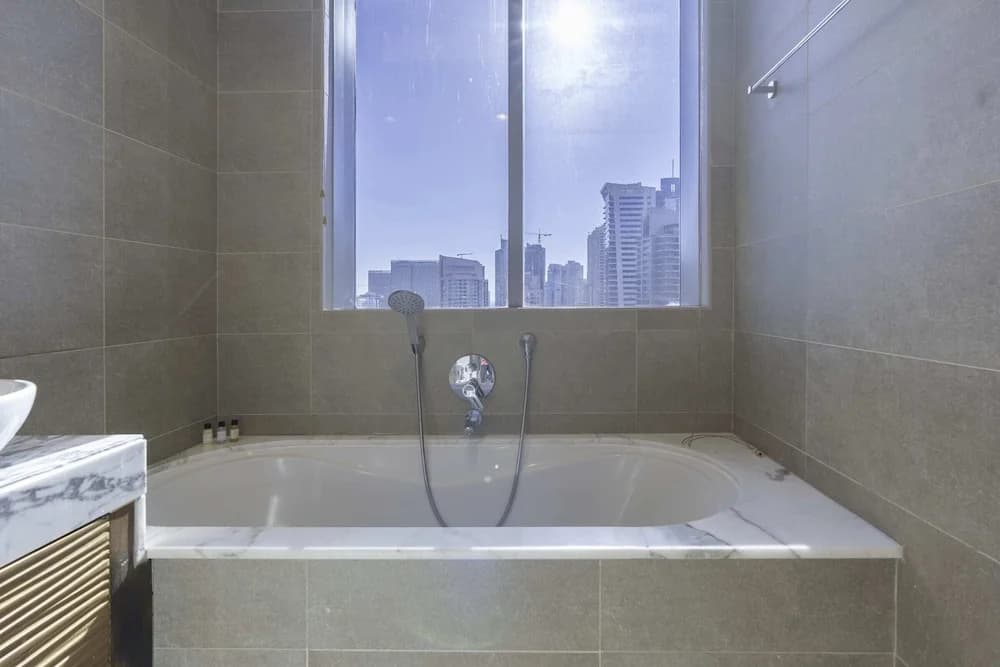 Sleek & Serene Apartment w/ Stunning Marina Views - photo 9