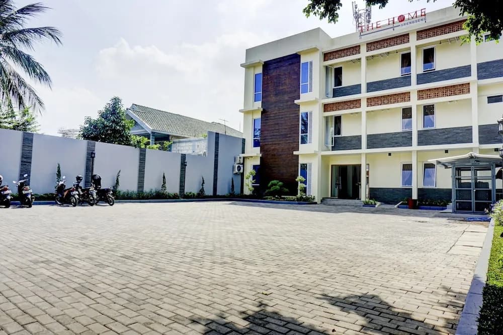 OYO 90629 The Home Srengseng - photo 1