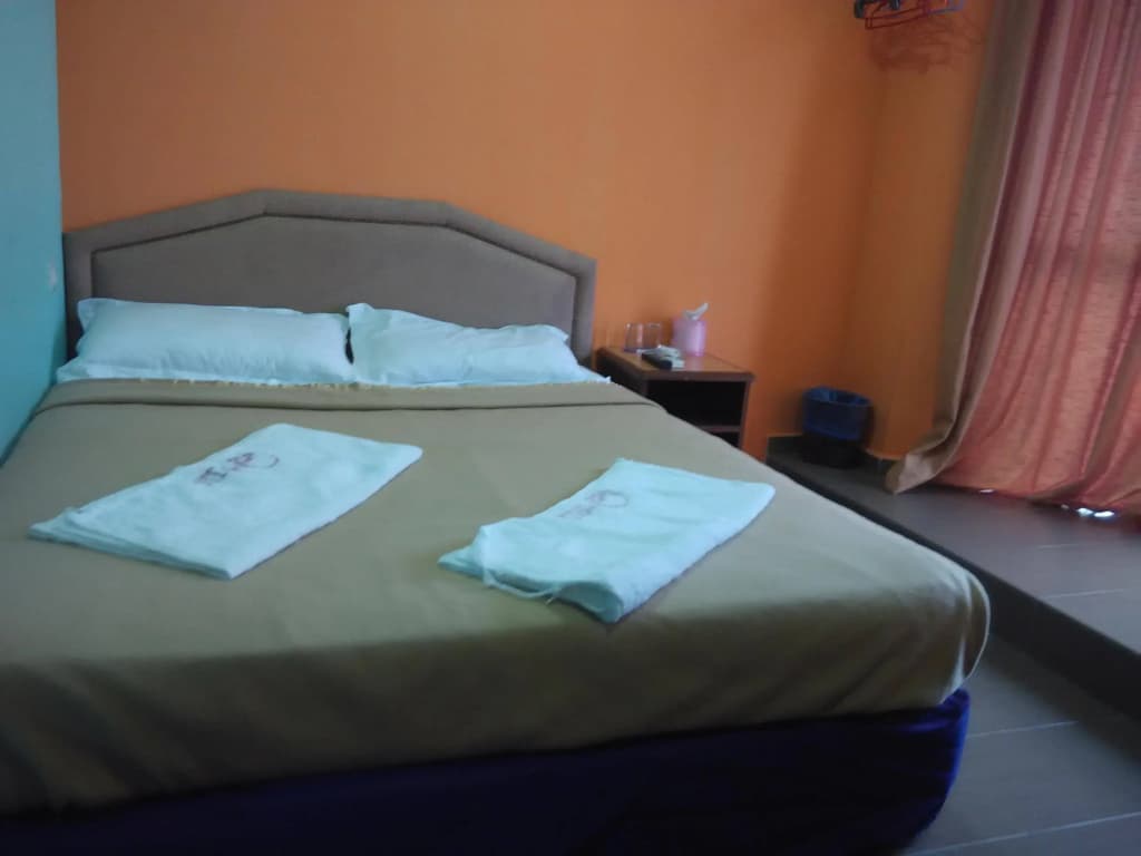 OYO 1094 Q One Hotel Dengkil - photo 2