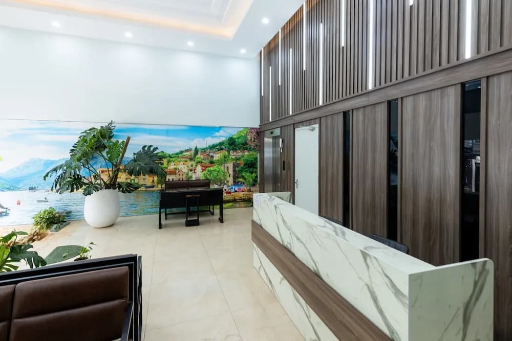 Westlake Emerald Suites - photo 12