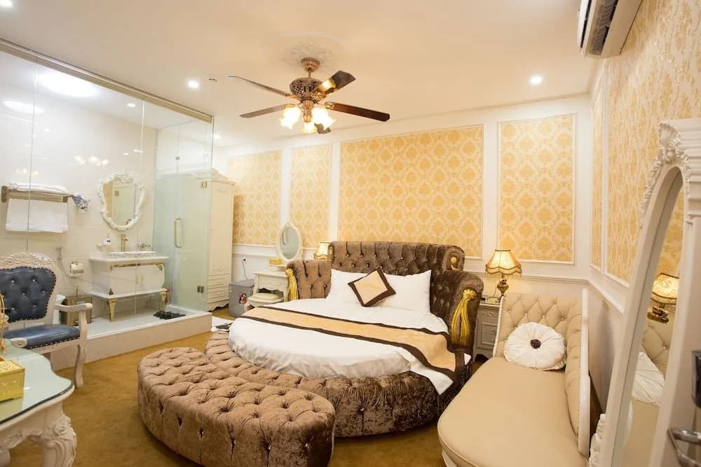 King's Hotel - photo 2
