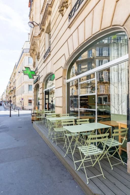 By the Theatre de Paris - photo 10