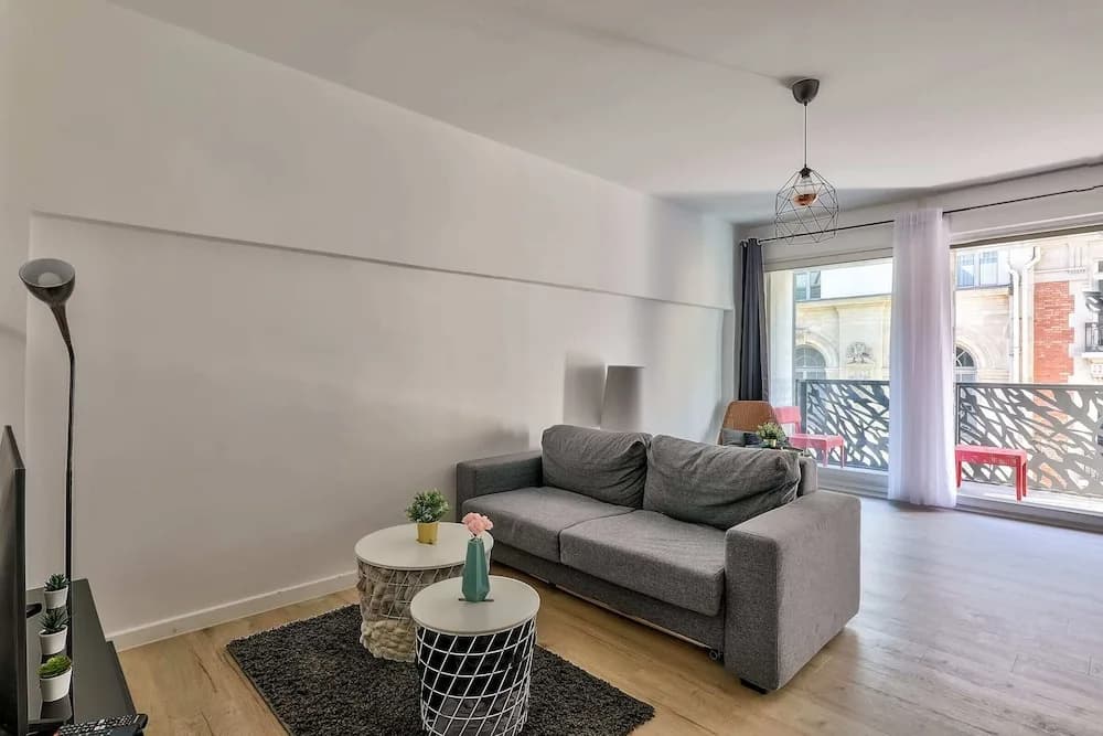 Charming 2 Room Apartment With Balcony - Paris 8ème - photo 10