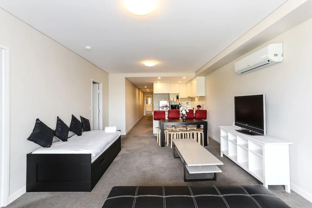 Spacious Apartment at Waitara - photo 6
