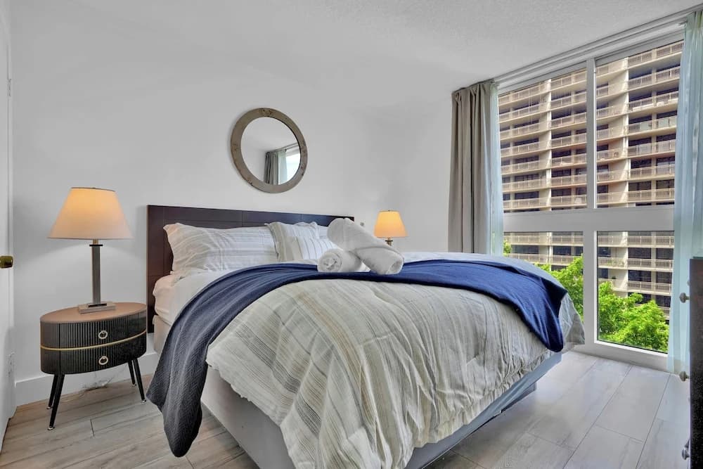 Serene Cozy Retreat with Balcony - photo 3