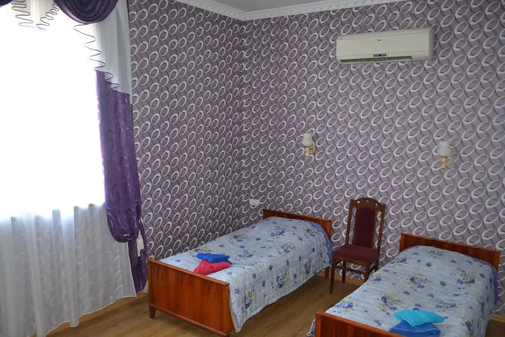 Orange Inn - photo 2