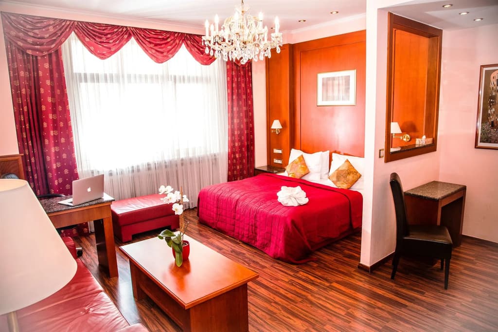 Hotel Corvinus - photo 3