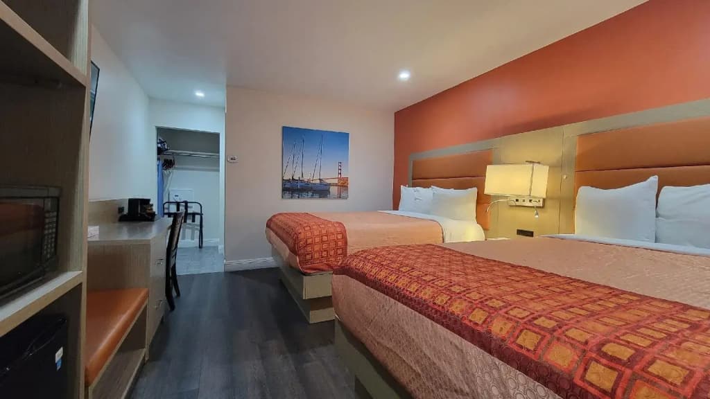 Presidio Parkway Inn - photo 14
