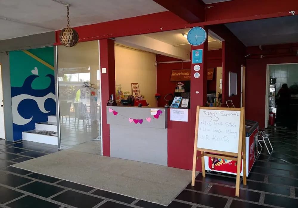 Riverbank Dungun Guesthouse & Cafe - photo 2