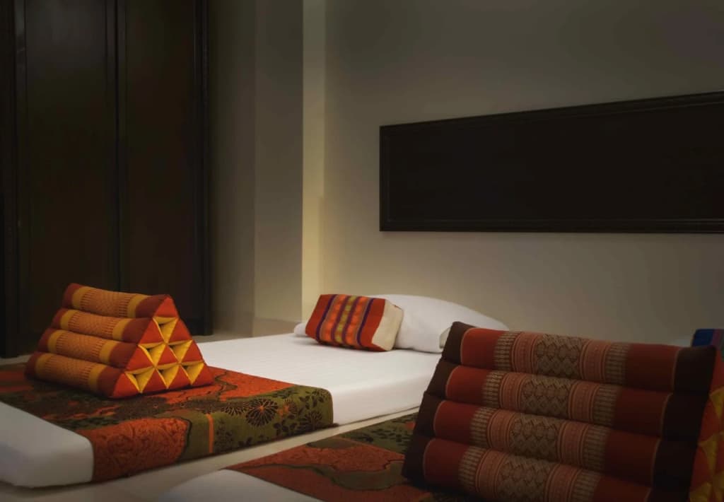 The Phoenix Hotel Bangkok - photo 7