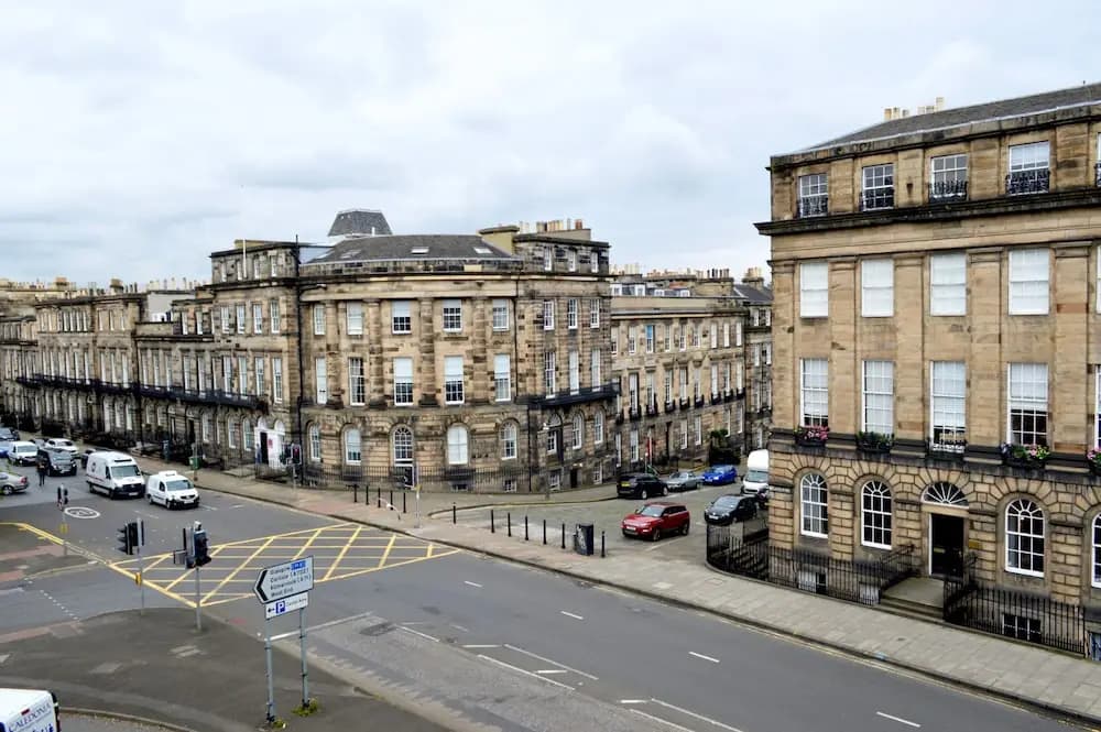 Central 2 Bedroom Flat in Edinburgh - main photo