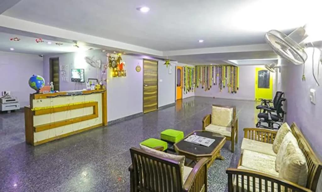 Fabhotel White House Bnb - photo 15