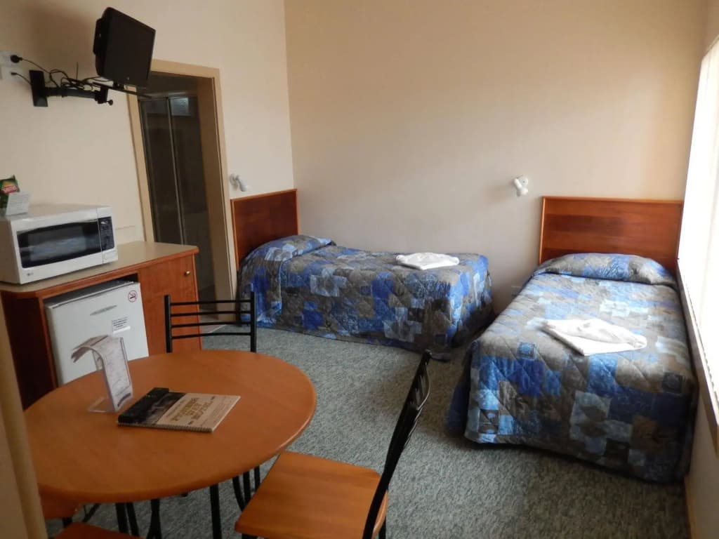 Pioneer Way Motel - photo 2