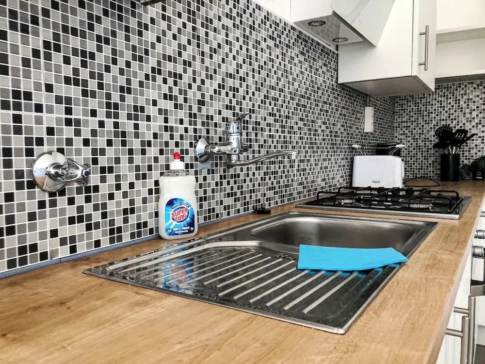 Fabulous 3BR Apt Near AKH For Groups - photo 18