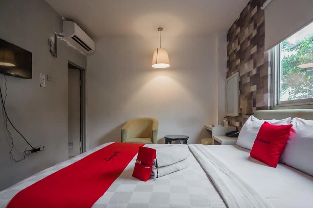RedDoorz Plus near Mangga Besar Station 2 - photo 6