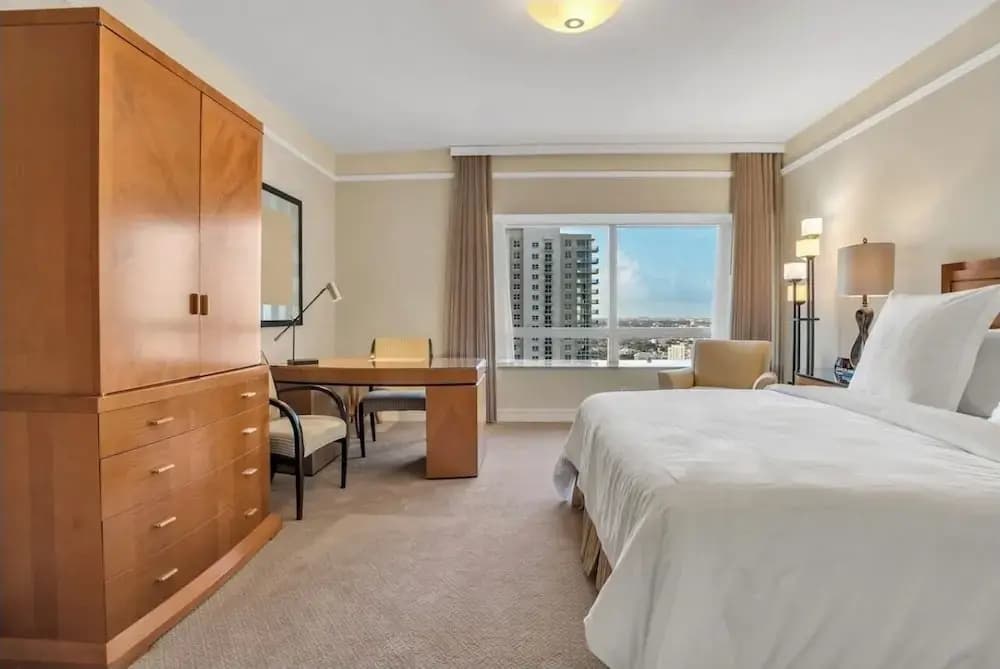 Four Seasons hotel 2bedroom suite - photo 1