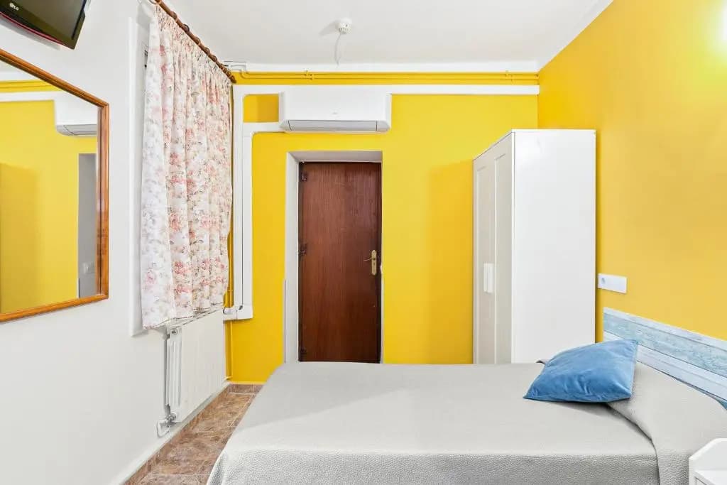 Hostal Santa Anna - photo 2