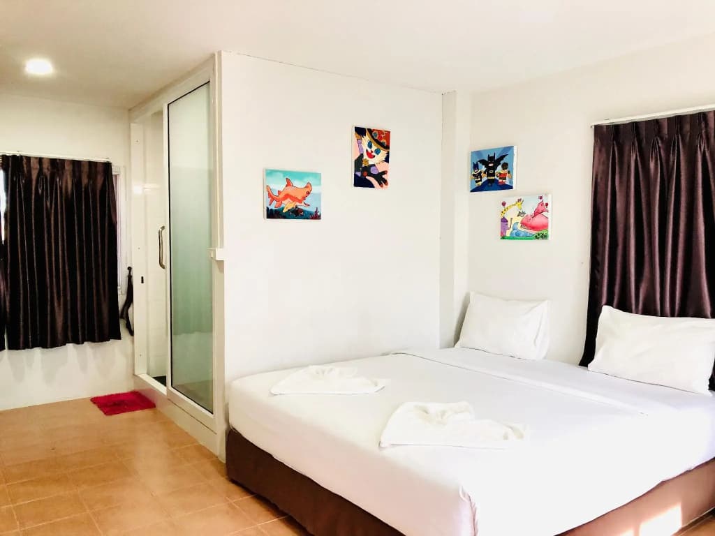 J Holiday Inn - photo 4