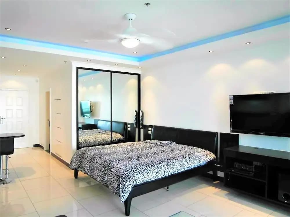 Fantastic sea View Beach Condo - photo 2