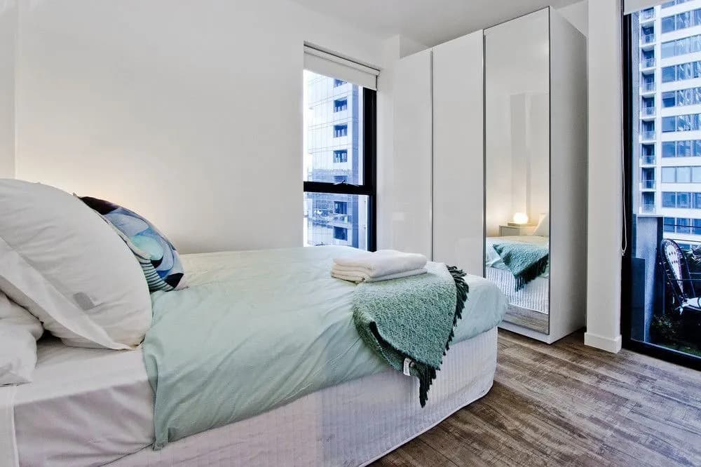2 Bedder Melbourne Apt in New York End - photo 2