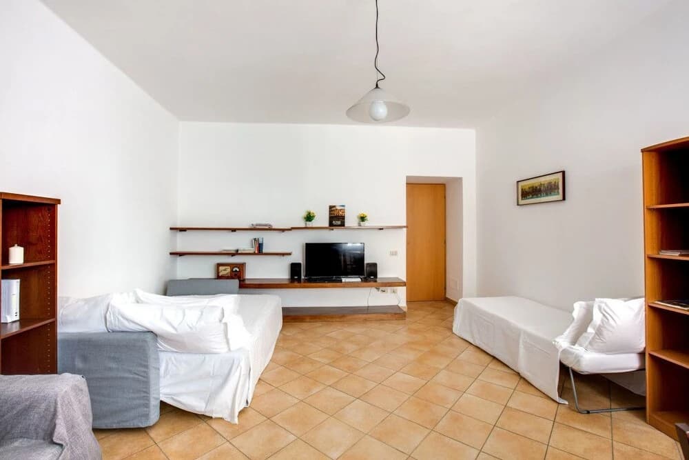Large and Bright Flat in a Great Area - photo 3