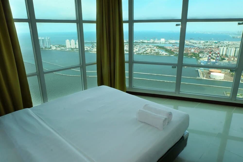 Baywalk Condominium Pluit With Ocean View - photo 5