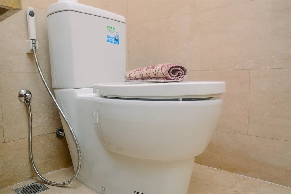 Pleasant and Simply Studio Room Menteng Park Apartment - photo 8