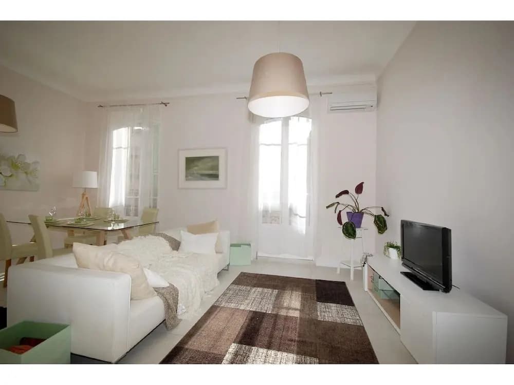 Enticing Apartment in Nice With Balcony - photo 3