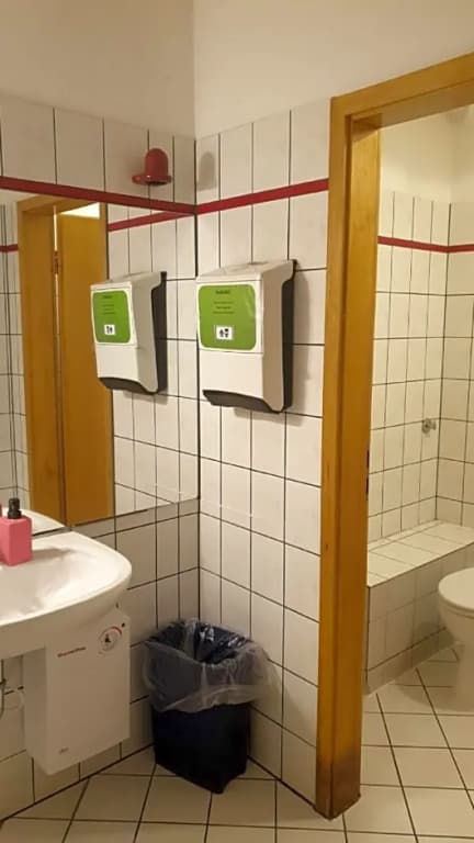 Isas Hostel - photo 9