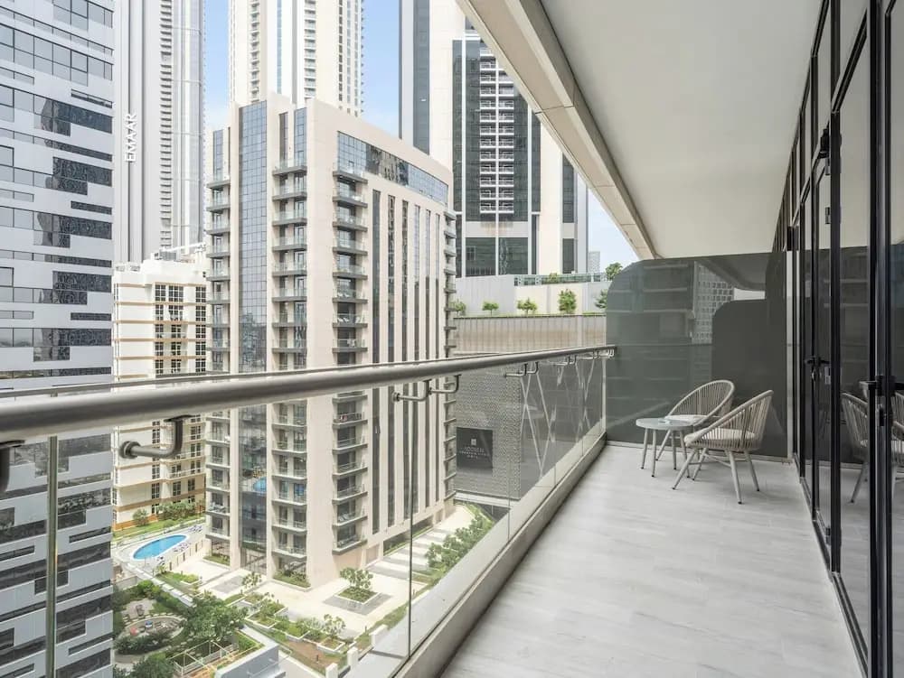 Elegant Apartment Amidst Vibrant Area with Balcony - photo 17
